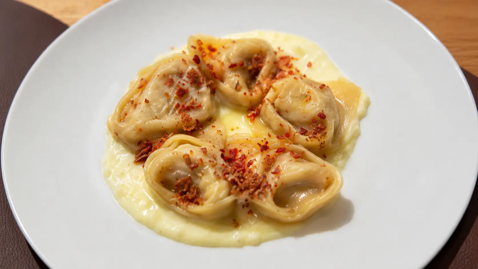 Ravioli su crema con briciole croccanti, Materia Osteria